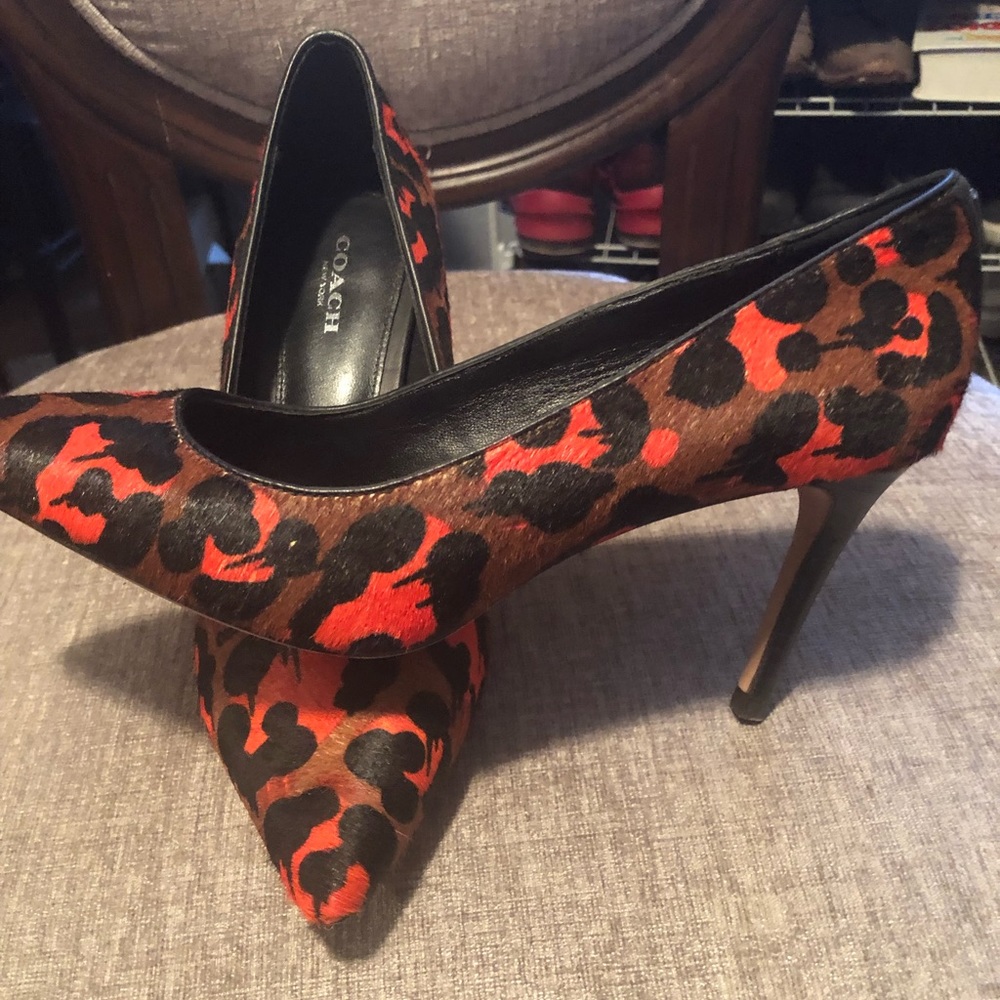 Coach pumps
